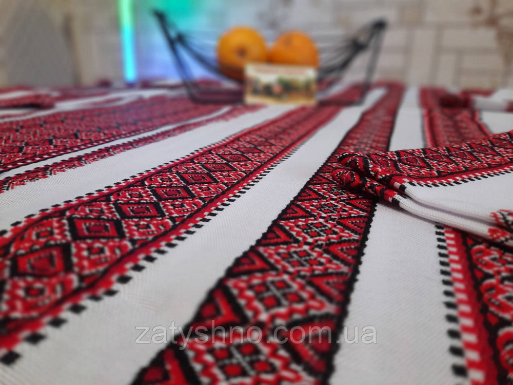 Красная яркая скатерть с салфетками Киев - изображение 4