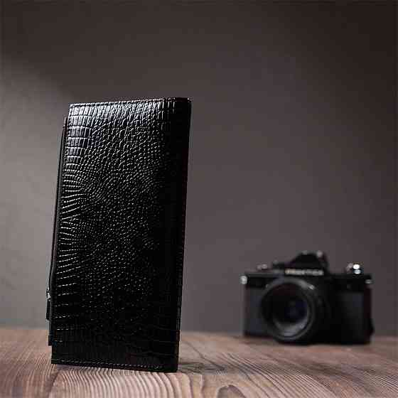 Лакований тонкий гаманець з фактурою під рептилію з натуральної шкіри ST Leather 22716 Чорний Київ