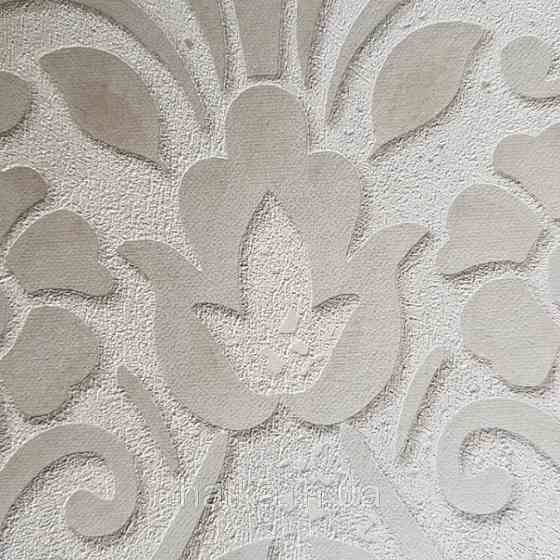 Шпалери вінілові на флізелін Marburg City glam 32302 метрові вензелі завитки сріблом на білому під штукатурку Київ