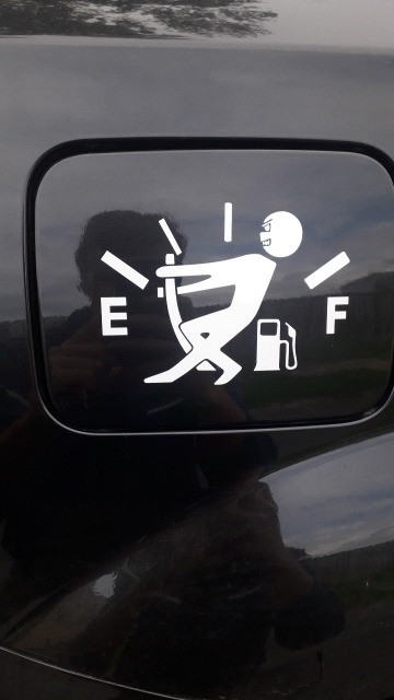 Наклейка на крышку бака авто Черная, Белая светоот Киев - изображение 4