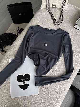 Стильний жіночий базовий лонгслів із написом і вирізом під пальчик мікродайвінг Графіт Одеса