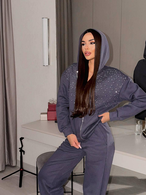 Женский стильный повседневный костюм со стразами свободного кроя трехнить Графит, 46/48 Одесса - изображение 5