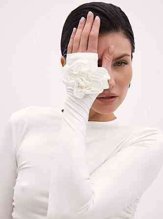 Женское облегающее праздничное мини платье с розами на рукавах микродайвинг Белый, 40/42 Одесса