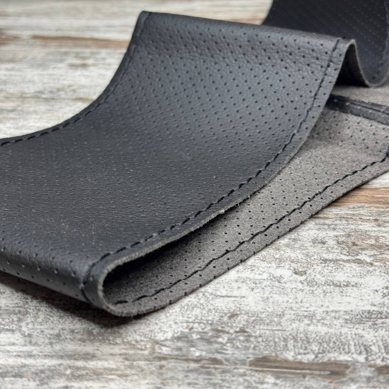 Оплетка чехол на руль из кожзама 37-38см с обтяжкой, черная, нить и игла в комплекте Киев