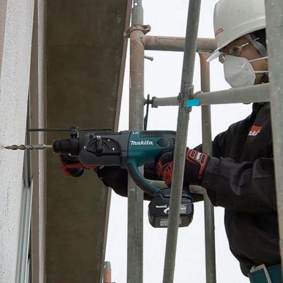 Професійний акумуляторний перфоратор  Makita DHR202RX4 : з АКБ 2шт-18V 3 Аг + 1,5 Аг, 2 Дж Київ