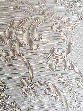 Шпалери вінілові на флізелін Grandeco Montana A45004 метрові вензелі структурні золотом на молочному під Київ