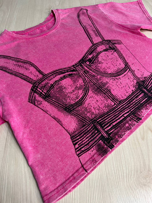 Футболка жіноча A-N 2732 варена коротка широка малюнок корсет бра, рожевий, one size Київ - фото 6