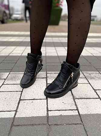 Жіночі снікерси Bosida чорні екошкіра платформа 36-39 ( -1) Коломыя