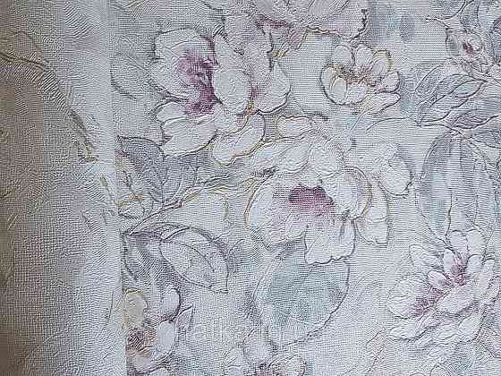 Шпалери метрові вінілові на флізелін Grandeco Poem квіти троянди структурні бузкові зелені на білому Київ