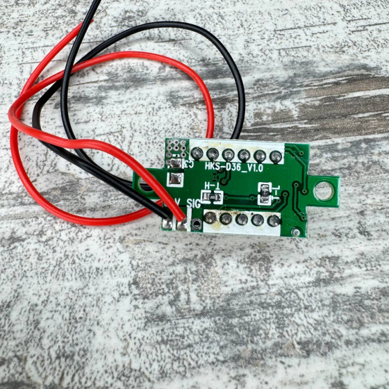 Цифровий вольтметр 2.5-30В з LED-дисплеєм 0.36", точний вимір напруги для авто, електроніки та домашніх приладів Київ