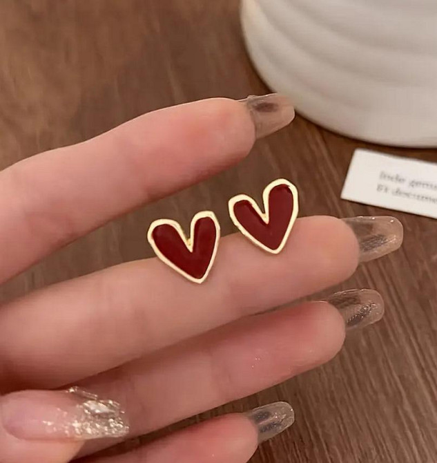 Минималистичные серьги-пусеты в форме сердца, красные, 13 мм Женские гвоздики для повседневной носки Киев - изображение 4