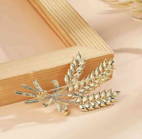 Патріотична брошка "Три колоски" в подарунковій коробці Сміла