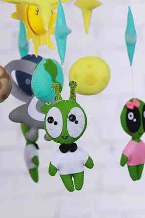 Дитячий музичний мобіль на ліжечко для немовлят WooolyWool «Космічні друзі» з 35 мелодіями (М026) Київ