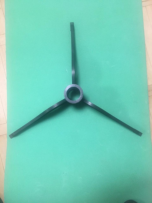 Подставка под елку на высоту мах 1,8-1,9 м, диаметр 5 см, черный, тренога для елки из полипропилена, Украина. Киев - изображение 3