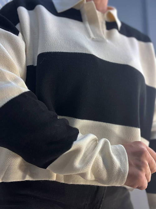 Светр жіночий MIX RAY 6588 джемпер комір широка смужка укорочений вільний крій, чорний з білим, one size Київ - фото 13