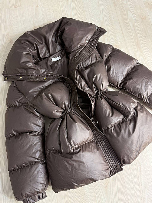 Куртка жіноча Haiziyuan 8055 пуфер глянцева подовжена з утяжкою на талії коричнева, коричневий, L Київ - фото 12
