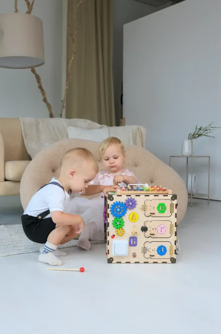 Бізікуб із фанери без фарби Бізікуб 30*30*30 Розвивальний дитячий куб Бізіборд Тернопіль - фото 2