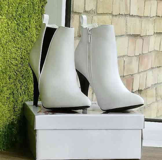 Жіночі Черевики Білі на Каблуку Шкіряні Модельні Ботильйони Напівчоботи (розміри: 36,37,38,39,40) - 60-1 Дніпро