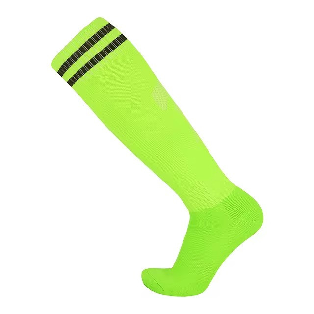 Гетры футбольные с полотенечной тканью на подошве светло-зелёные с черными пололсками CZST-314, размер S Каменец-Подольский - изображение 2