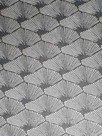 Шпалери вінілові Decoprint Breeze 0.53х10 м геометрія смужки віяло сріблясті на темно сірому Київ