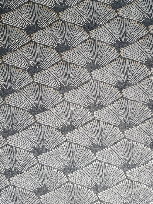 Шпалери вінілові Decoprint Breeze 0.53х10 м геометрія смужки віяло сріблясті на темно сірому Київ - фото 1