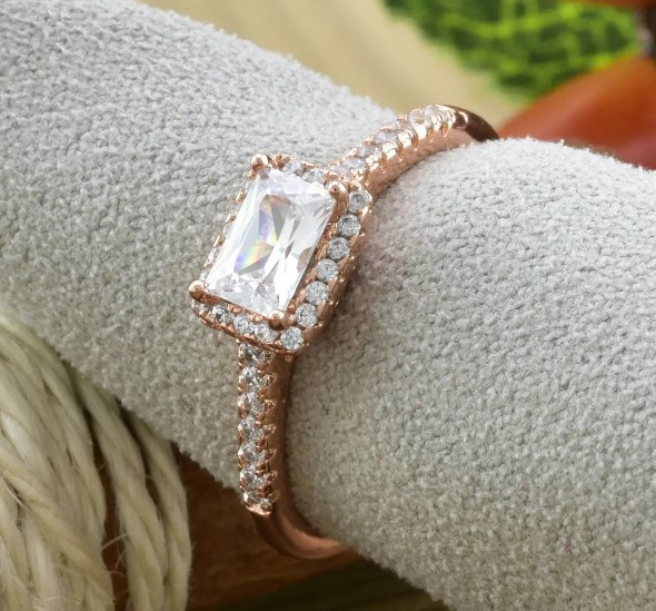 Кольцо Xuping 14653, 20 размер (ширина 6мм), белые фианиты, позолота РО Киев - изображение 1