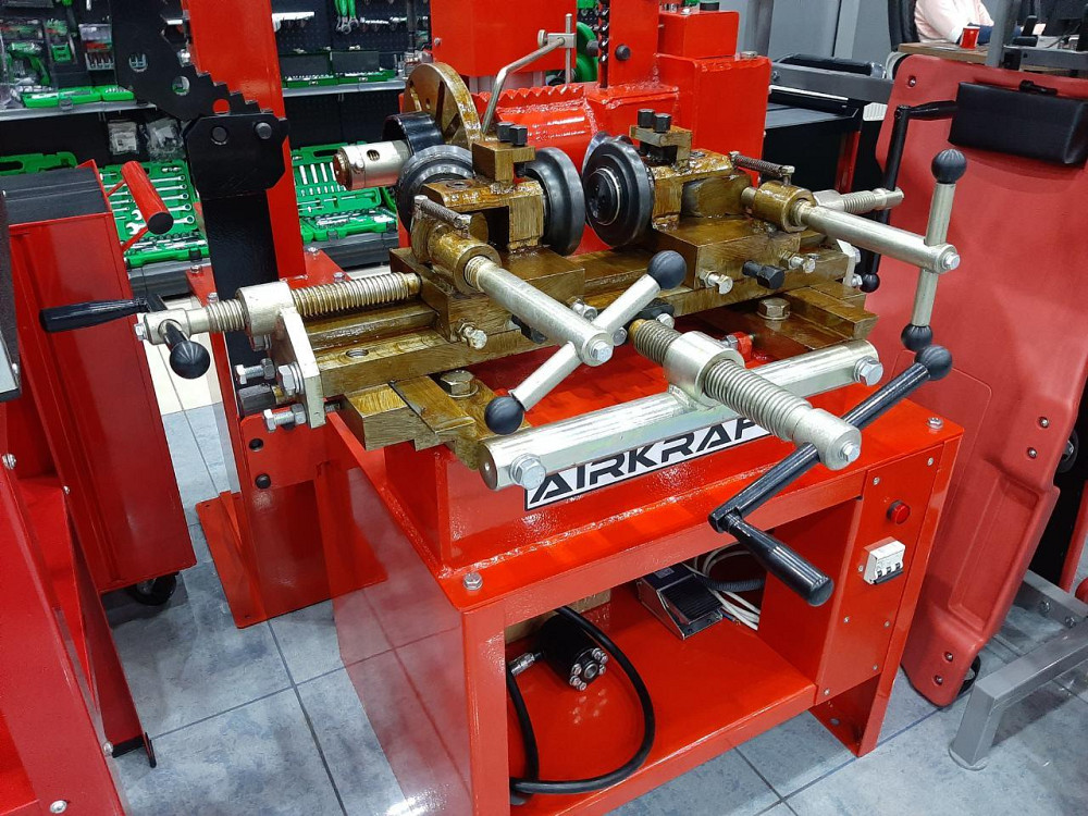 Дископравний стенд пневмогідравлічний 11"-26" AIRKRAFT 220B Чернігів - фото 6