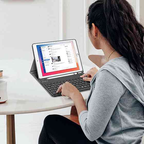Фирменный чехол-клавиатура Fintie для iPad 10.2 дюймов 8-го и 7-го поколения 2020/2019 с держателем для карандашей Днепр