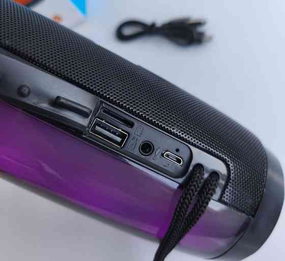 Мощная блютуз колонка с ремешком и подсветкой, черная TG157 Киев