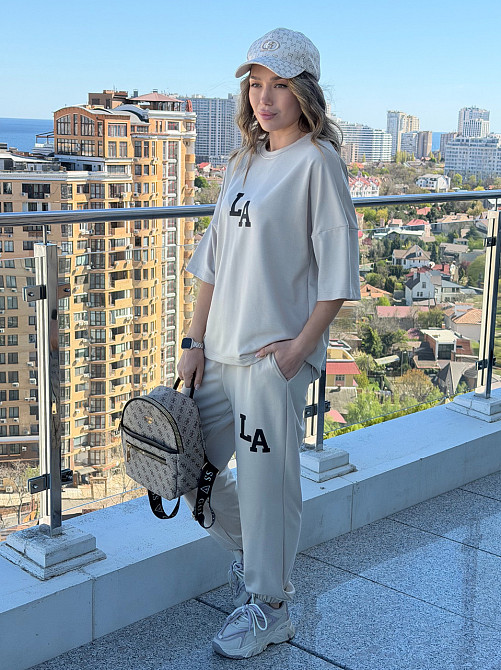 Женский легкий спортивный костюм с футболкой 