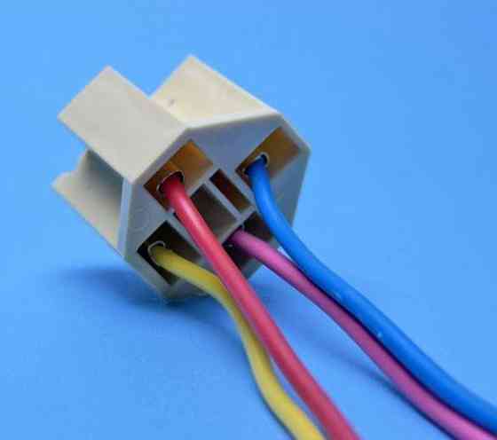 Разъем реле 40А пластиковый 4-контактный с проводом (пр-во Украина) Харьков