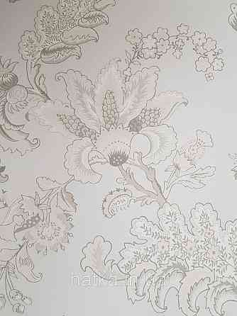 Шпалери флізелінові еко Rasch Sophia 0.53х10 рослинний принт квіти листя білі сірі рожеві на світло-сірому Київ
