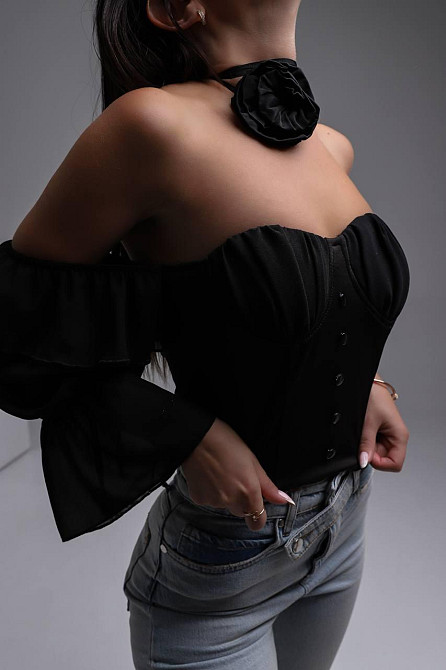 Женский романтичный топ с чашками декорирован пуговицами креп-дайвинг + креп-шифон Черный, 42/44 Одесса - изображение 1