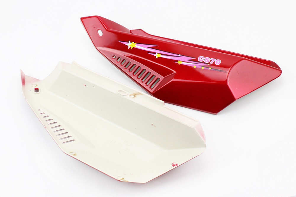 Пластик бічний лев, правий к-кт 2шт ЧЕРВОНИЙ Киев - изображение 1