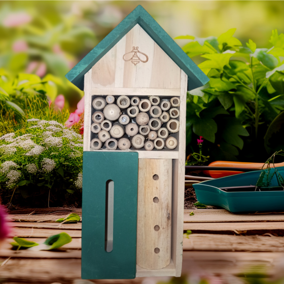 Деревяный домик для насекомых, пчел, и муравьев 20х12,2х12,2 см с подвесным креплением Германия зеленый Киев