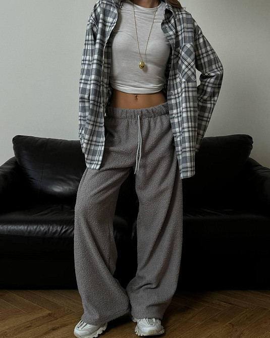 Жіночі стильні теплі штани баранчиків на велюрі. Сірий Одеса - фото 3