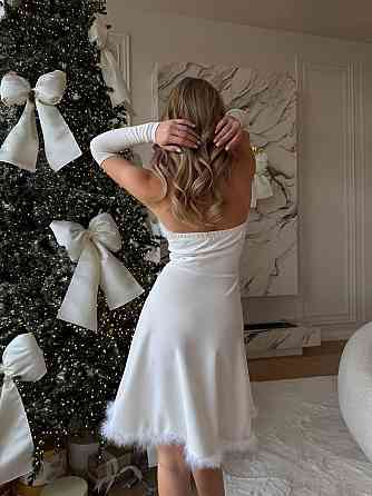 Женское новогоднее платье снегурочки с открытыми плечами и перчатками креп дайвинг + пух Белый, 42/44 Одесса