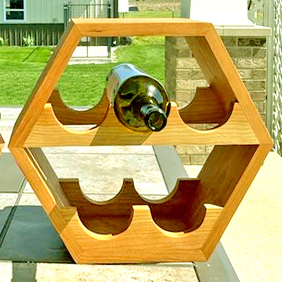 Настенная винная полка 