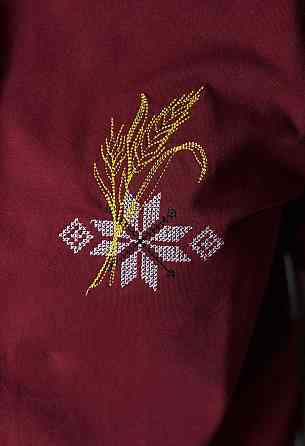 Женская неповторимая вышитая футболка вышиванка бордовая с нежным орнаментом Киев