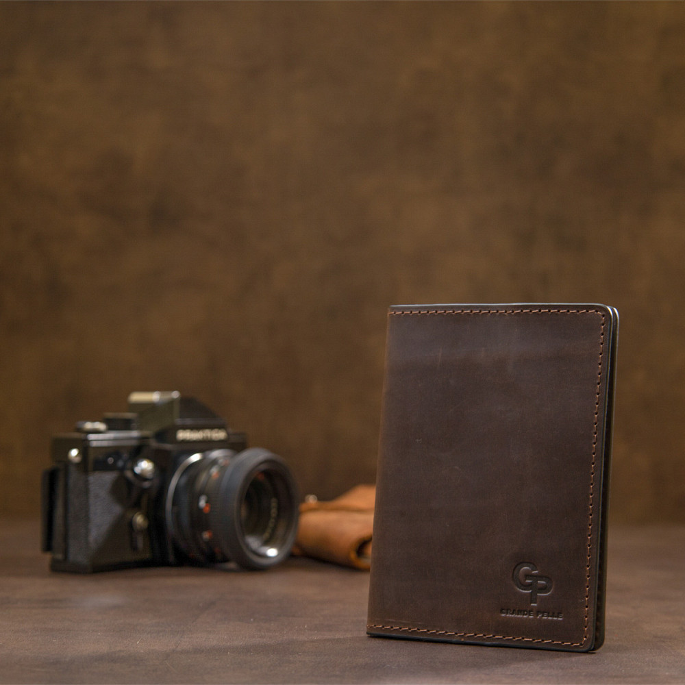 Матова шкіряна обкладинка на паспорт GRANDE PELLE 11481 Коричневий Київ - фото 6