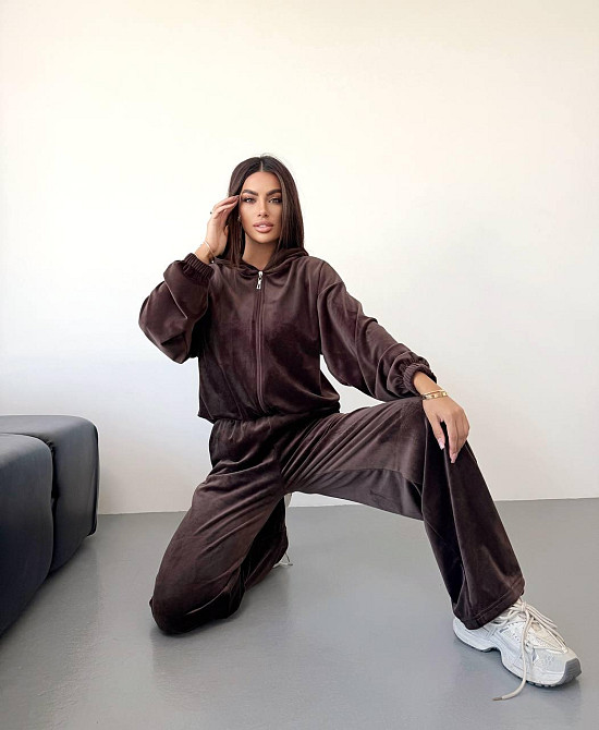 Женский стильный прогулочный костюм тройка: кофта топ и брюки из мягкого велюра Одесса - изображение 7