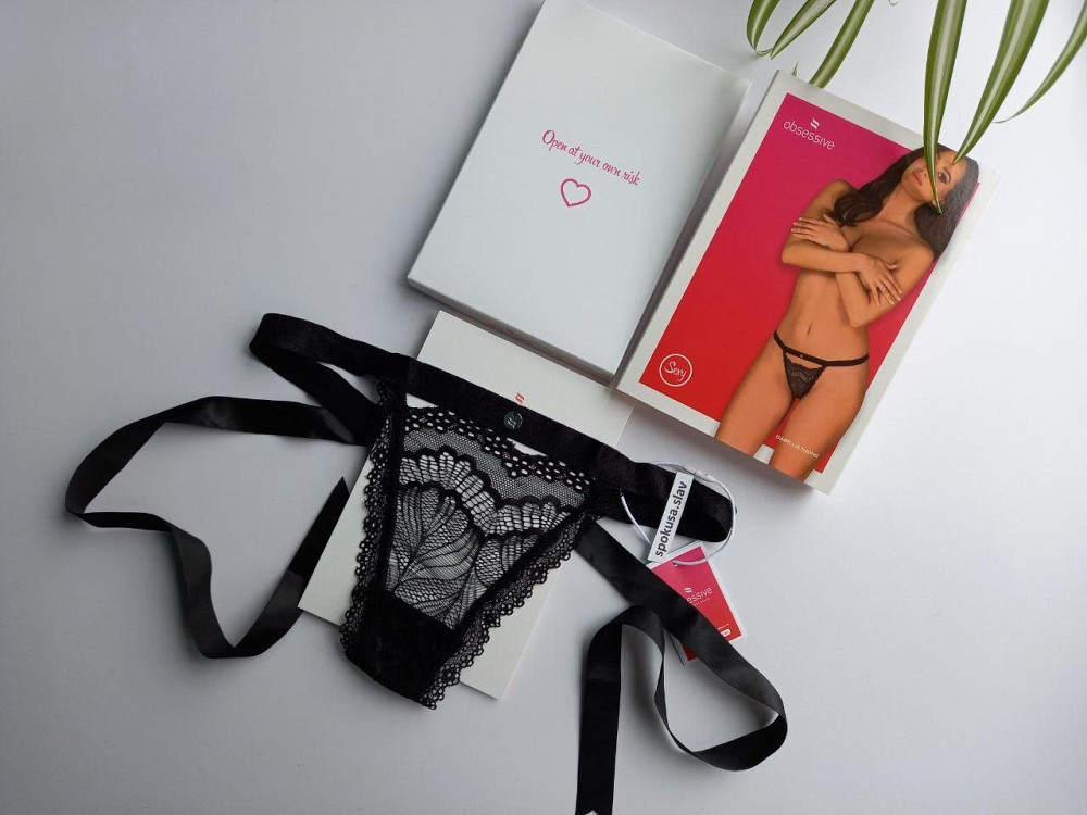 Жіночі трусики стрінги Obsessive Isabellia thong S-M nero Славута - фото 1