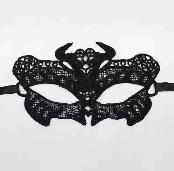 Маска карнавал для лица унисекс one size черный Киев