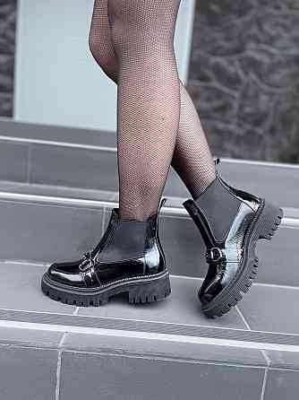 SOTHBY'S Жіночі черевики Sothby 's чорні шкіра лакована розмір 36-39 (M-1075) Коломыя