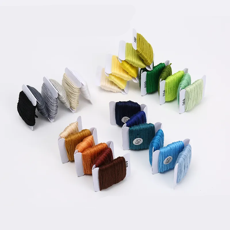 Набор ниток для вышивания в пластиковом контейнере, сет №5 Каменец-Подольский - изображение 5