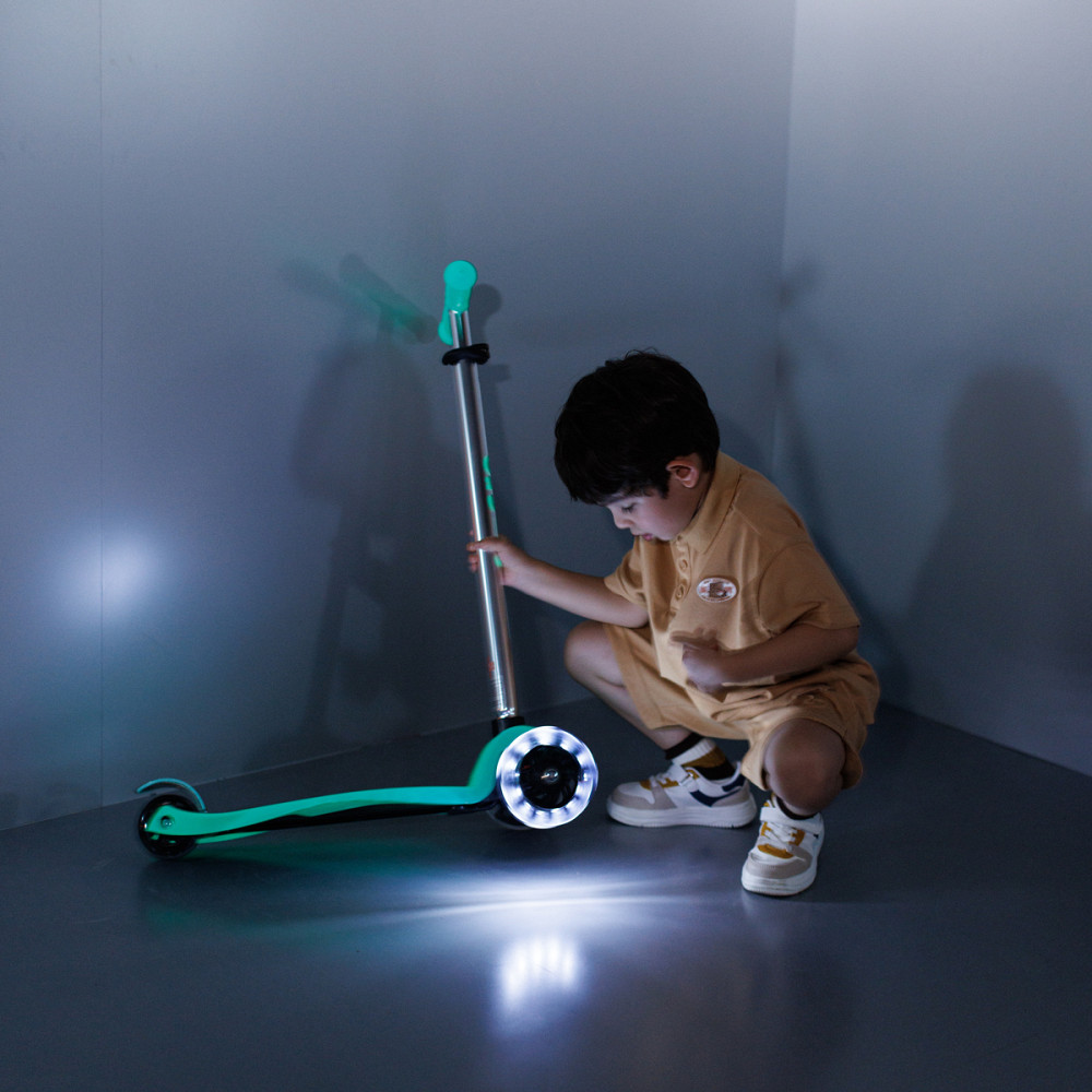 Самокат Micro серії Maxi Deluxe Glow LED – Желейний зелений Дніпро - фото 2