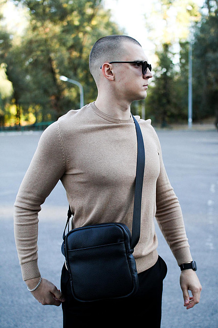 Сумка-мессенджер из натуральной зернистой кожи, сумка через плечо мужская (Черная) Сумы - изображение 7