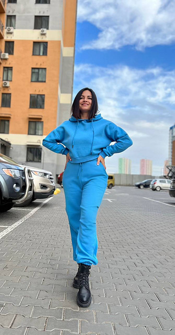 Костюм женский Quzen 478-480 короткое худи с капюшоном и брюки джоггеры на резинке флис голубой, голубой, S Киев - изображение 15