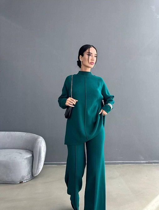 Женский базовый теплый брючный костюм двойка: свитер и штаны машинная вязка Изумрудный Одесса - изображение 2