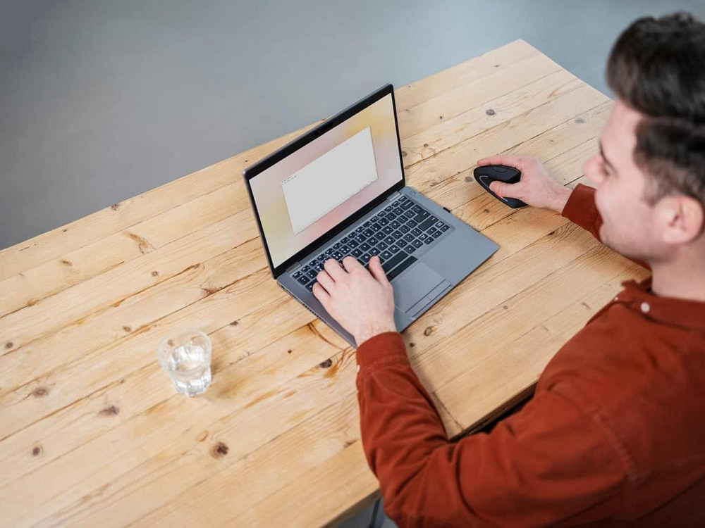 Бездротова ергономічна миша Trust Verto, вертикальна з LED підсвіткою 6 кнопок, 800–1600 DPI, USB, для ПК ноутбука чорна Київ - фото 6